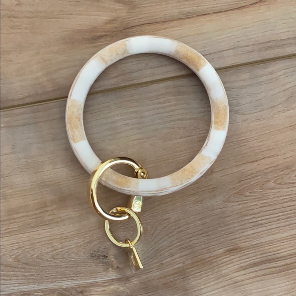 O Venture key ring bracelet
